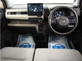運転にかかわる様々な操作を安全に行えるように視点移動が少なく、操作性に配慮されたスイッチ類が凝縮されたコクピットです。