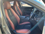 疲労を軽減するシートでどこまでも運転したくなる造りとなっています!