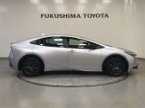 【まるごとクリーニング】シートを取り外し、車内を徹底洗浄。隅々まで丁寧に仕上げています。