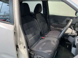 運転席もゆったりとお座り頂けます。