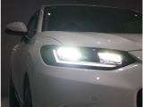 ヘッドライトはより遠くが照らせる『LEDライト』となっています!これで夜道も雨天時も安心です。また、条件はありますが曲がる方向を照らしてくれるアクティブコーナリングライトで安心感を高めてくれます。