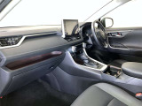 前方の見通しが良いすっきりした視界、誰でも扱いやすく運転できます。疲れにくく安心ドライブを更に快適なものにします!