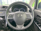 インテリアに合わせたデザインのステアリングは、運転される方のことも考え、運転しやすい形状、大きさです。是非一度、実際に触ってお確かめください。