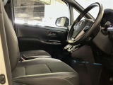 分かりやすく操作しやすい運転席まわりです☆