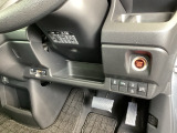 左側に高速で便利なETCがあり、横滑りを防ぐVSAなどのスイッチは、運転席の右側、手の届きやすい位置にあります。