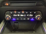 暑い夏の時期にとっても快適なシートベンチレーションを装備!シート内部に取り付けられたファンでシートの表面を換気して、涼しくしてくれます。