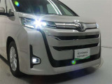 高輝度で点灯速度が速く、しかも消費電力の少ないLEDヘッドライトが装備されています!LEDの明るい光が走行中の視界の確保をサポートして、夜のドライブがより楽しく安全に運転できます♪