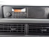 AM/FM対応ラジオデッキ装備。ラジオを聴きながら、運転中もリラックス!