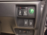 【eコンスイッチ】低燃費運転をサポートするECONモード。スイッチをONすると、エンジンやトランスミッション、A/Cなどを協調制御し、燃費の向上に貢献。エコドライブの効果を高めます。