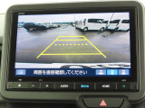 リアワイドカメラシステム!従来の視野に加えて、後方側方を約180&deg;まで見えるワイドビューと、後方を真上から見たような視野で駐車時などに便利なトップダウンビューの3つの視野があります!