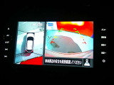 【アラウンドビューモニター】空から見下ろした映像がナビ画面にて確認可能です。駐車もラクラクですよ♪