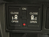 【両側パワースライドドア】両側がパワースライドドアになっており、運転席のスイッチやスマートキーでも開閉が可能です!開口部も広いので乗り降りも楽々♪