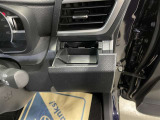 運転席と助手席には、回転式のインパネカップホルダーが装備されています。