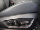 パワーシート搭載。微妙な調整が手軽にでき、ピッタリのポジションで運転することが可能です。