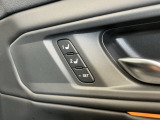 シートメモリー機能付きの電動シートで、異なったシートポジションを記憶させておくことが出来ます!