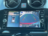 車両を上から見ているようなアラウンドビューモニターの映像をナビゲーション画面に映し出してくれるので、小さなお子様や障害物を確認できます。運転のしやすさはもちろん、事故防止にも役立ちます!