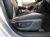 パワーシート搭載。微妙な調整が手軽にでき、ピッタリなポジションで運転することが可能です。