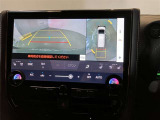 【パノラミックビュー&バックビュー】駐車時の安全確認をする為に車両上方からの映像と後方カメラからのを同時に表示しバックガイドも付いているのでバックの苦手な方でも安心して運転出来ますよ。