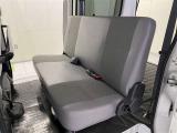 居心地の良い後席空間が乗員に深いくつろぎをもたらします。室内は徹底洗浄、消臭・除菌も実施済みです。