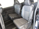 ゆとりある広々とした車内空間は、ドライブを始め買い物やレジャーなど、幅広く活躍します。一人でもみんなとでもお出かけを楽しみましょう!