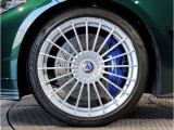 【BMWアロイホイル】軽量かつ強度に拘ったアロイホイル。走行性能ポテンシャルを引き出す設計。車の足元を引き締めてくれる大きなポイントはアロイホイルです。