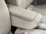 【アームレスト】運転中の身体の負担を軽減してくれるアームレストを装備♪