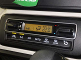 オートエアコンで快適な室内です。