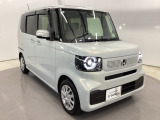 180cm近い車高と、センターレイアウト燃料タンクの低床フロアで、軽自動車とは思えない車内空間を実現しています。