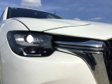 LEDヘッドランプ装備・消費電力が少なく明るいので夜間走行も安心して運転出来ます。
