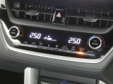 【オートエアコン】車内温度を感知して自動で温度調整をしてくれるのでいつでも快適な車内空間を創り上げます!どの席に座っても快適なドライブが楽しめます♪