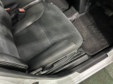 痛みの出やすい運転席シートの角、フロアマット、座面、ともに良好です