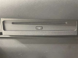 当店ではトヨタauショップ併設しております。お車と一緒にau携帯の機種変更も可能です♪また、自動車保険も取り扱っております。車の支払いと自動車保険の支払いをまとめてお支払い可能なプランもあります♪