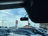 日産純正ドライブレコーダーです。前方向けとルームミラーから車室内後方を撮影します。