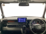 フロントガラスが大きく、ワイドな視界で運転もしやすくなるように設定されています。