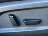 運転席にはパワーシートを装備しております。