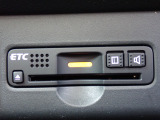 ■【ETC車載器】が装備されています。セットアップをしてお渡しとなり、ETCカードを差し込むだけで高速道路の利用が可能です。