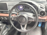 【純正革巻きステアリング】上質な革を使用することで、手にしっかり馴染みとても運転しやすいハンドルです♪