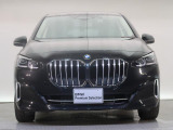 【キドニーグリル】BMWの代名詞。一目見ただけでBMWであると認識できる確固たるアイコンとして存在感を放ちます