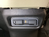 パワーステアリングの下にETCがついています。高速道路の料金所の通過も楽々です。 カードの取り出しもしやすい場所についています。