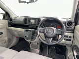 運転席まわりです。 各操作スイッチは使いやすい位置に配置されてます。