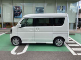 人の乗り降りも荷物の積み下ろしもスムーズな後席両側スライドドア。