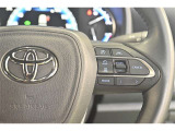 【前車追従型オートクルーズ】設定した速度内で、前方車両との距離を保ちながら加減速をしてくれます。高速道路での長距離移動が楽になりますよ♪