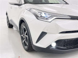 フォグランプ装着車です。暗い夜道の車両前方を明るく照らします