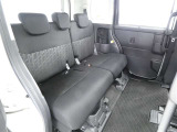 ゆとりある広々とした車内空間は、ドライブを始め買い物やレジャーなど、幅広く活躍します。一人でもみんなとでもお出かけを楽しみましょう!
