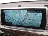 【純正ナビゲーション】BMWのナビゲーションは操作性も良く、詳細な地図情報と交通状況を見やすく表示し、快適なドライビングをサポートしながら目的地までナビゲートします