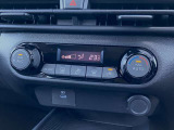 設定した温度をしっかりキープしてくれるオートエアコンで車内はいつでも快適です。
