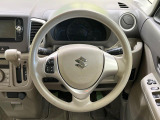インテリアに合わせたデザインのステアリングは、運転される方のことも考え、運転しやすい形状、大きさです。是非一度、実際に触ってお確かめください。