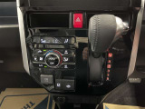 オートエアコン♪お好みの温度に設定するだけで車内を快適空間にしてくれますよ♪