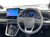 運転席まわりです。 各操作スイッチは使いやすい位置に配置されてます。