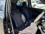◆◆◆nismo専用スポーツシート(nismoロゴ入り・レッドステッチ付)です!しっかり身体をホールドしてくれます。